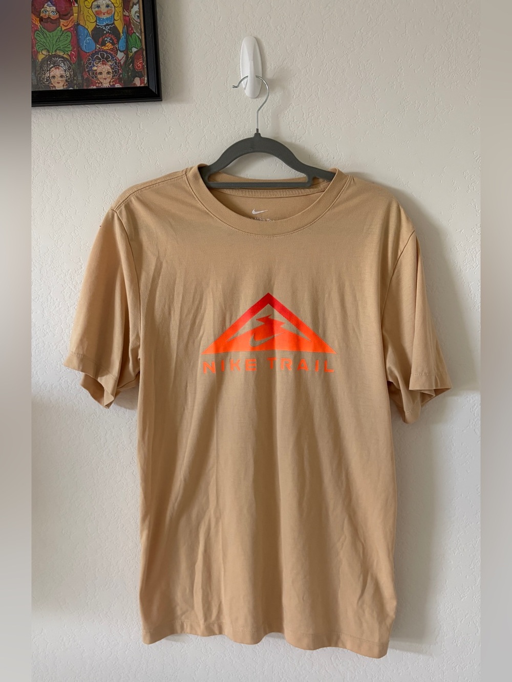 NIKE TRAIL DRI-FIT RUNNING TEE MENS S TAN KHAKI ORANGE MOUNTAIN LOGO GORPCORE